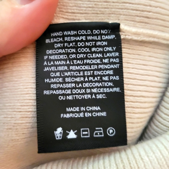 TNA winter hat / toque with pom pom - Picture 4 of 9